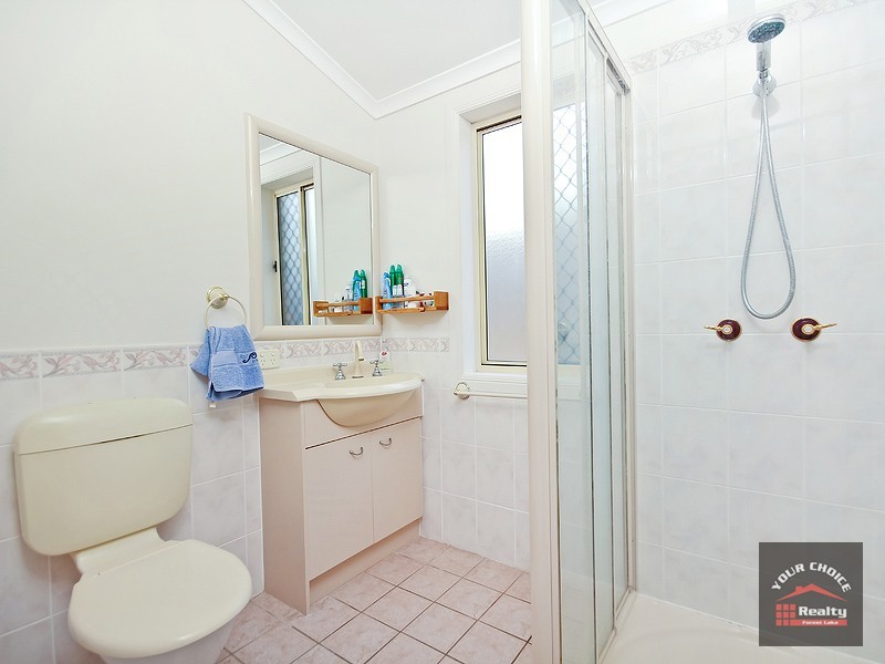 6 RIPPONLEA COURT, Forest Lake QLD 4078