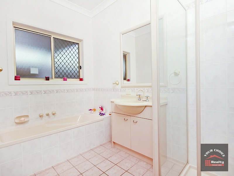 6 RIPPONLEA COURT, Forest Lake QLD 4078