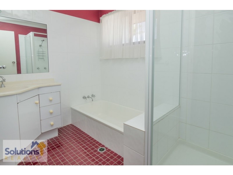 1 Rochelle Ct, Petrie QLD 4502