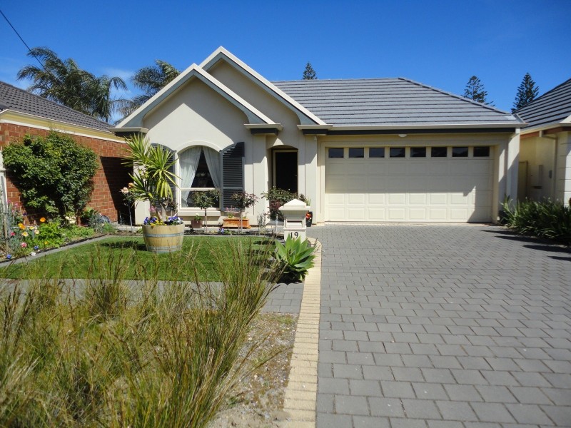 19 Swan Street, Grange SA 5022