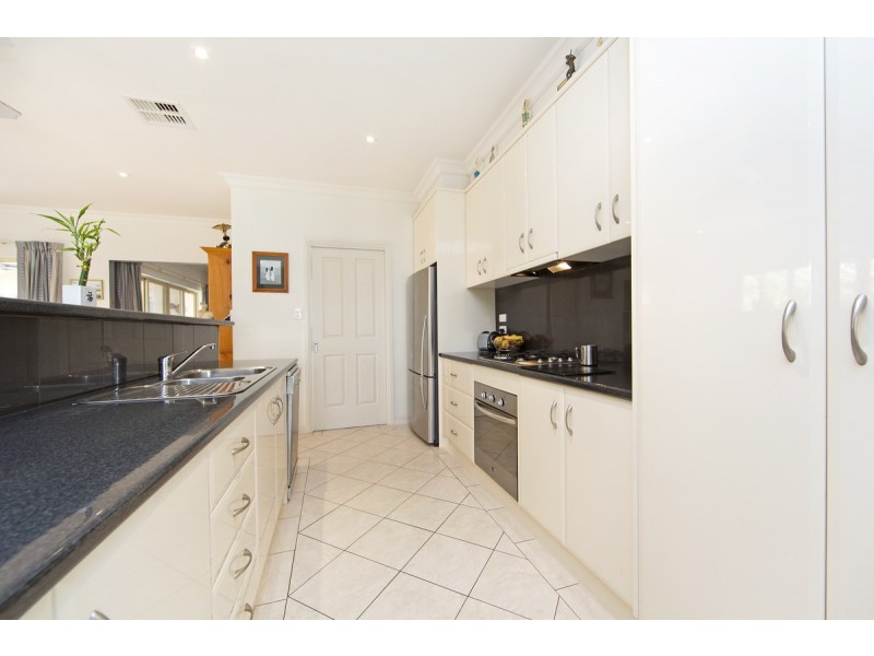 19 Swan Street, Grange SA 5022