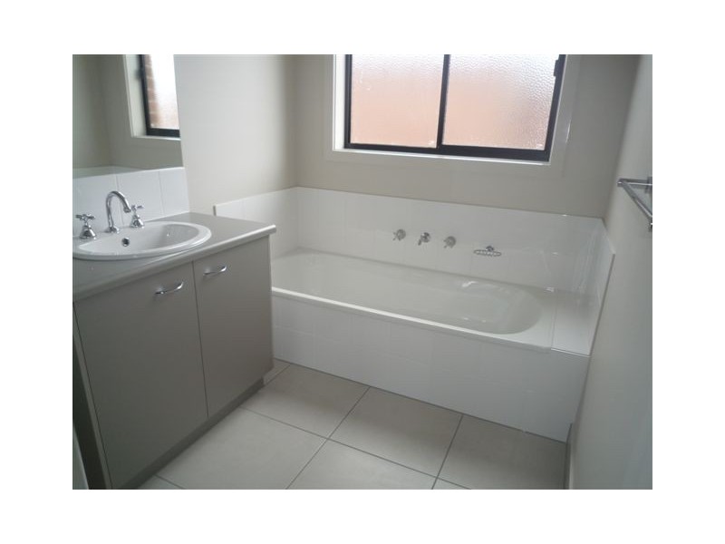 18 Stella Drive, Delacombe VIC 3356