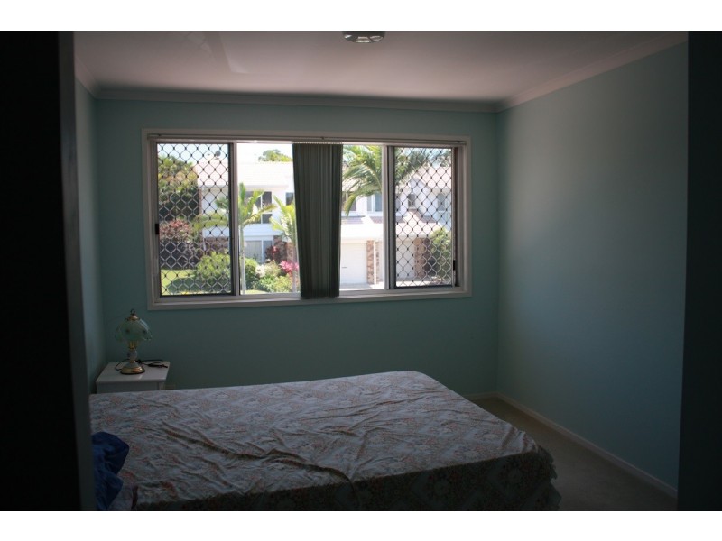 18/105 Ridgeway Avenue, Southport QLD 4215