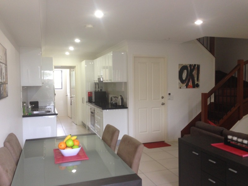 2/1 Victoria Street, Fairfield QLD 4103
