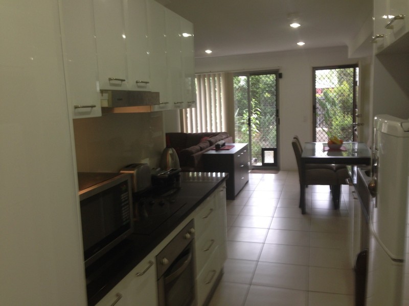2/1 Victoria Street, Fairfield QLD 4103