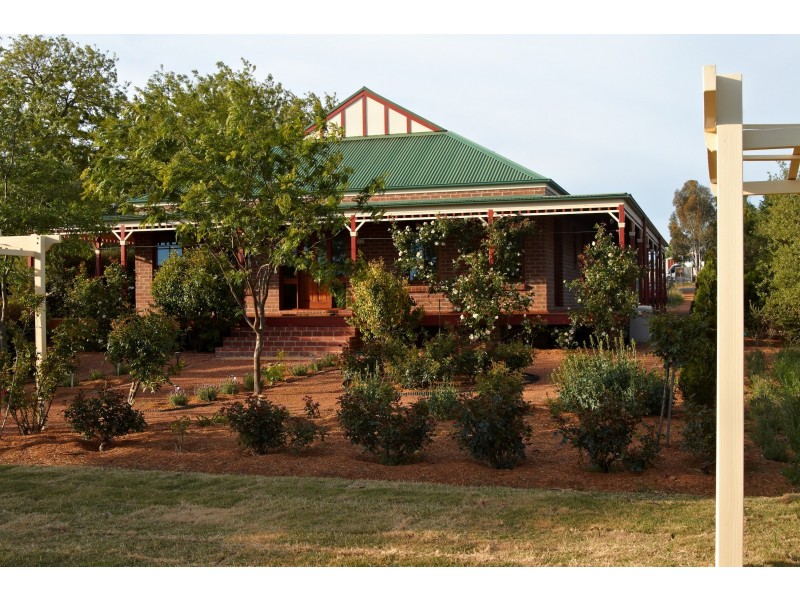 12 Lind Street, Gundaroo NSW 2620