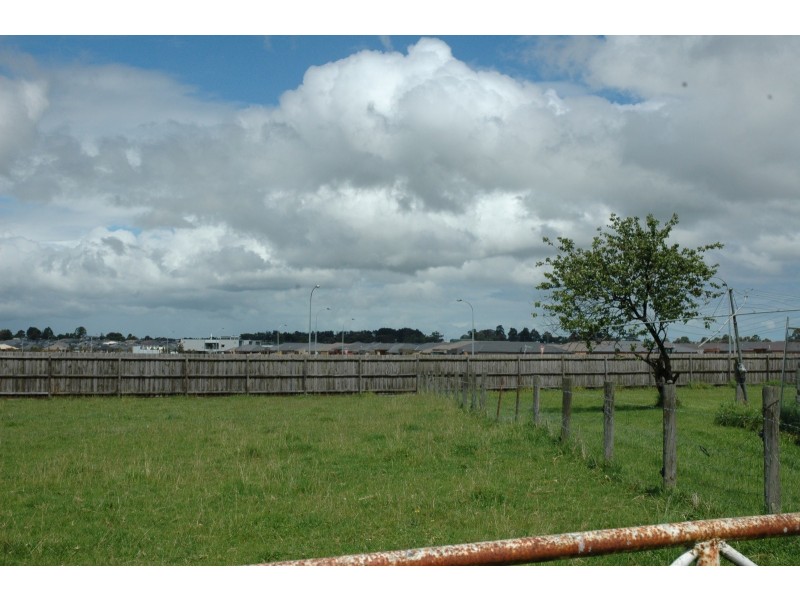 9 Heather Grove, Cranbourne East VIC 3977