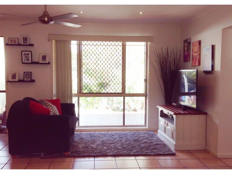 102 Rue Montaigne, Petrie QLD 4502