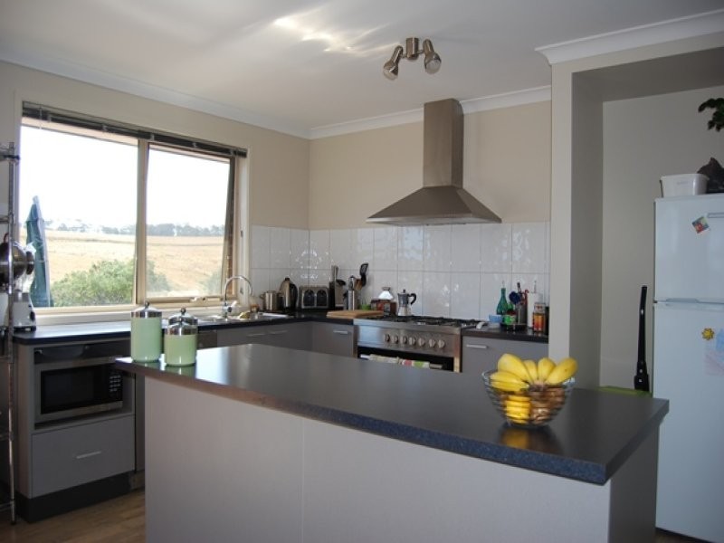 30 Norman Avenue, Lakes Entrance VIC 3909