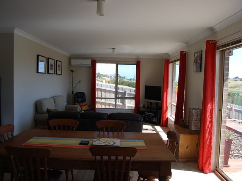 30 Norman Avenue, Lakes Entrance VIC 3909