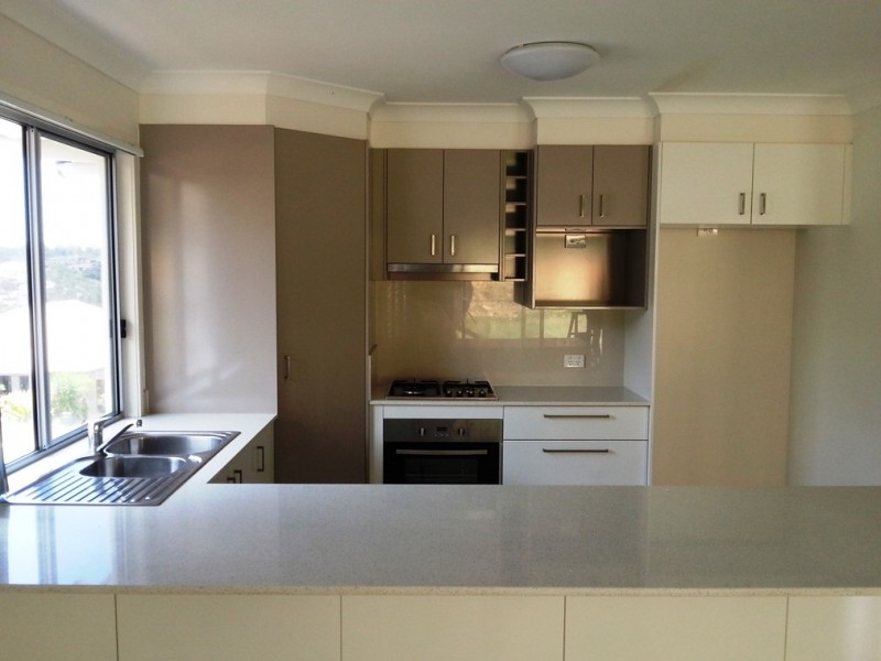 35 Hadrian Crescent, Pacific Pines QLD 4211