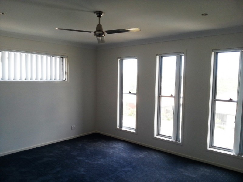 35 Hadrian Crescent, Pacific Pines QLD 4211