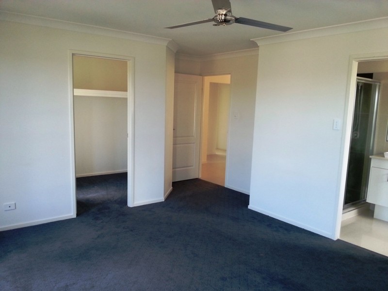 35 Hadrian Crescent, Pacific Pines QLD 4211