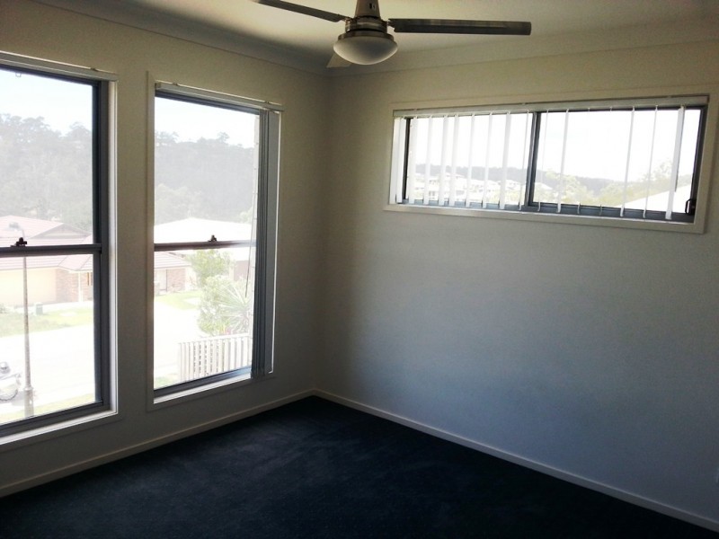 35 Hadrian Crescent, Pacific Pines QLD 4211