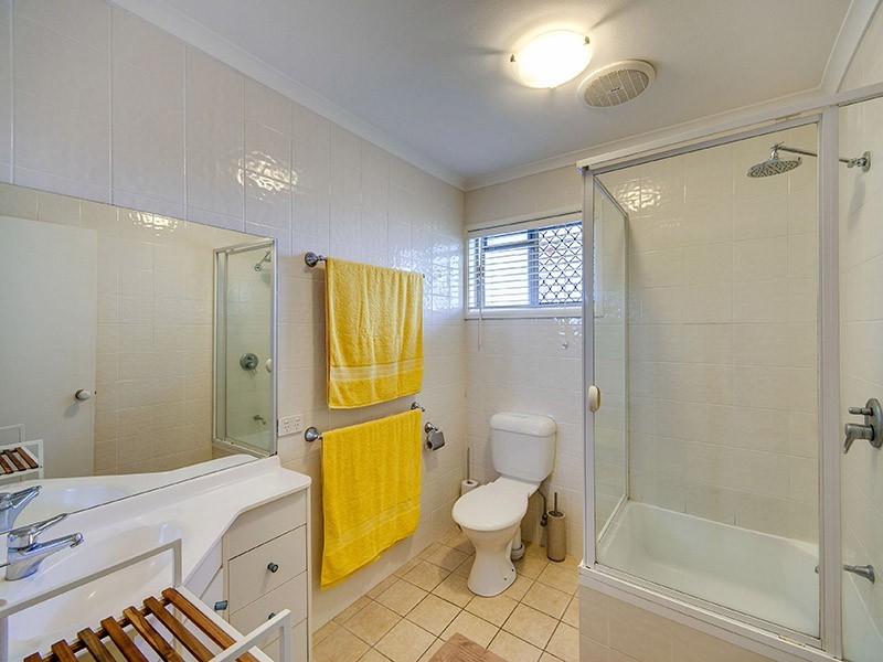 1/27 Denman Street, Greenslopes QLD 4120