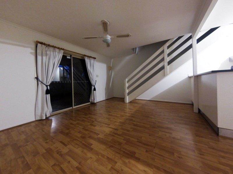 2/63 Olsen Avenue, Labrador QLD 4215