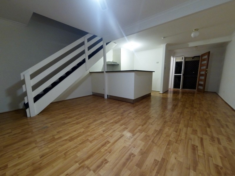 2/63 Olsen Avenue, Labrador QLD 4215