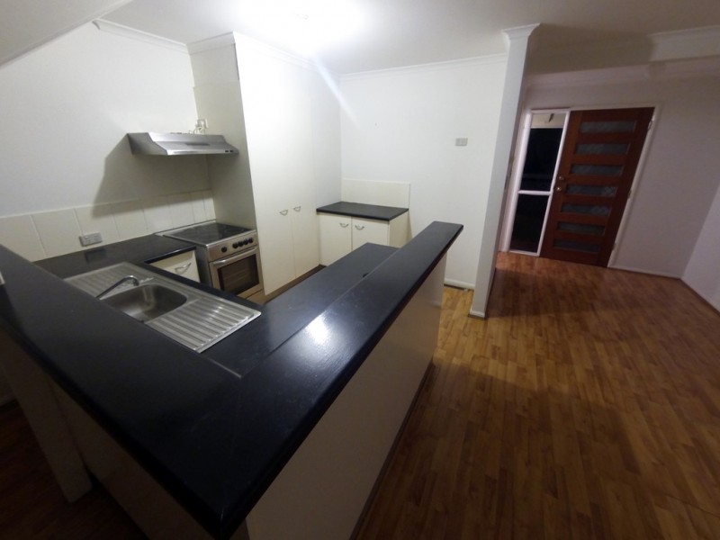 2/63 Olsen Avenue, Labrador QLD 4215