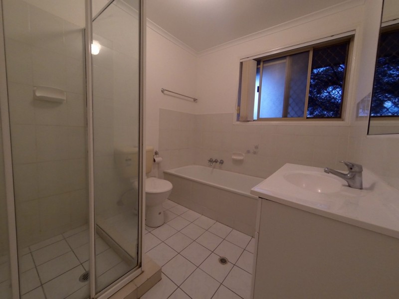 2/63 Olsen Avenue, Labrador QLD 4215