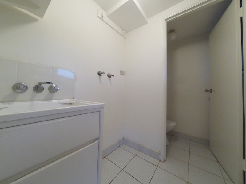 2/63 Olsen Avenue, Labrador QLD 4215