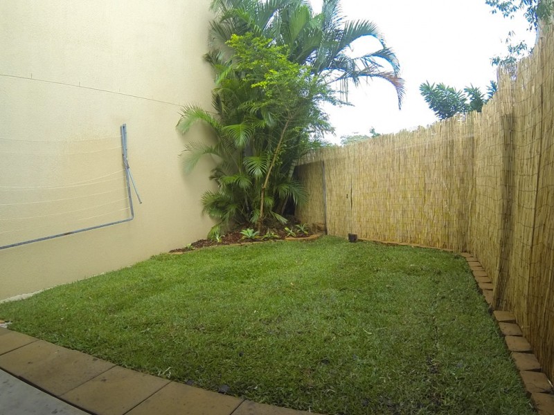 2/63 Olsen Avenue, Labrador QLD 4215