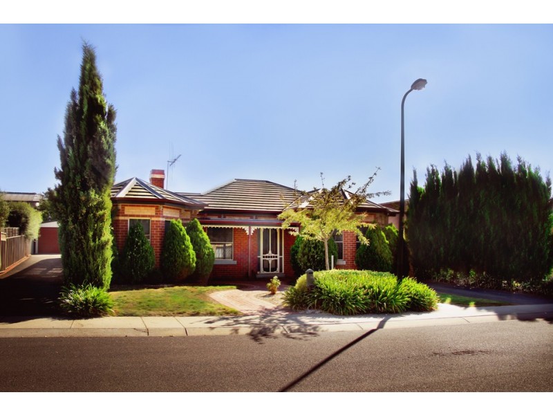 14 Peace Street, Kangaroo Flat VIC 3555