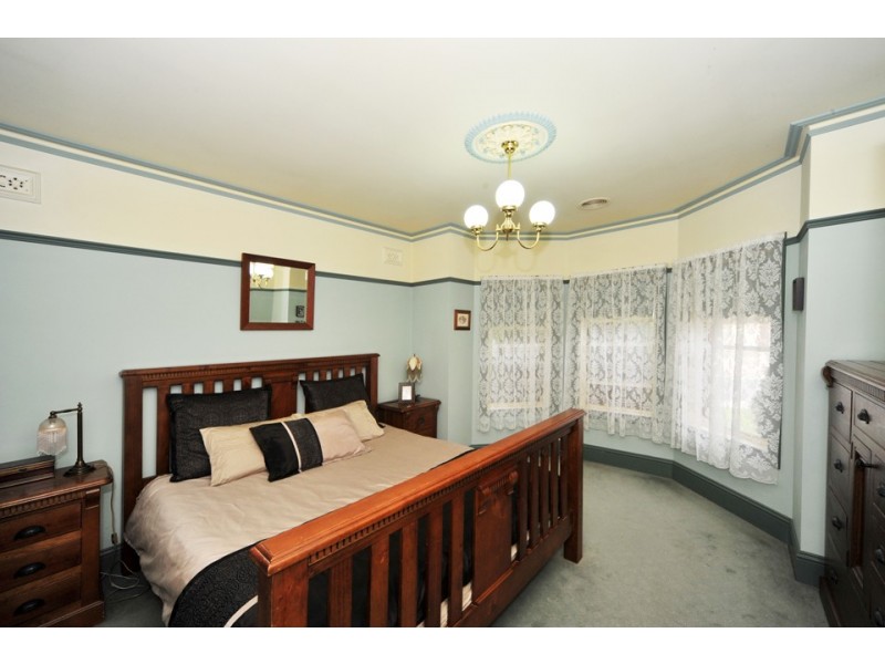 14 Peace Street, Kangaroo Flat VIC 3555