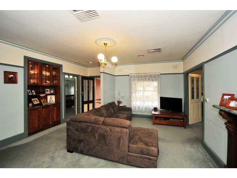 14 Peace Street, Kangaroo Flat VIC 3555