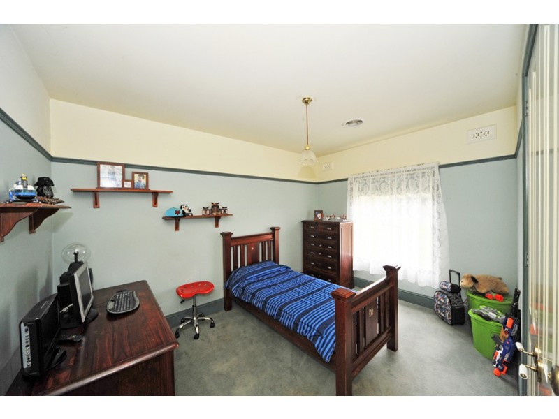 14 Peace Street, Kangaroo Flat VIC 3555