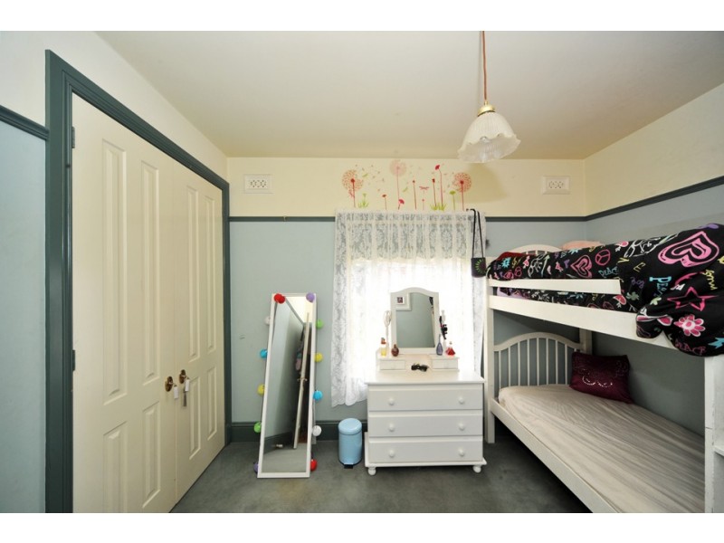 14 Peace Street, Kangaroo Flat VIC 3555