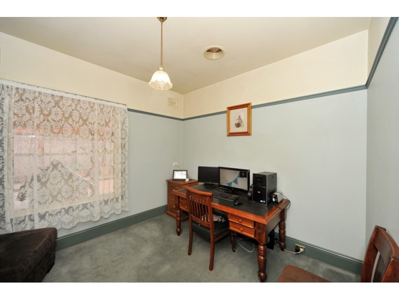 14 Peace Street, Kangaroo Flat VIC 3555