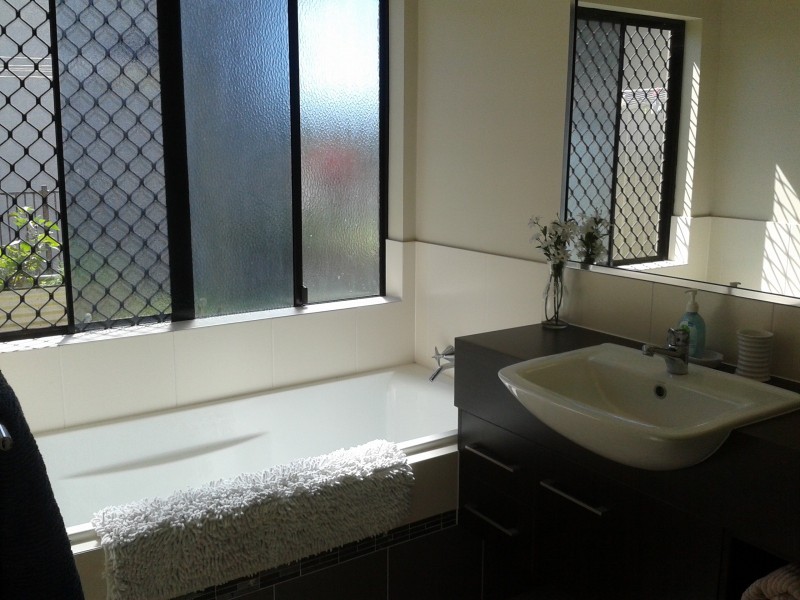 19 Emperor Street, Kanimbla QLD 4870