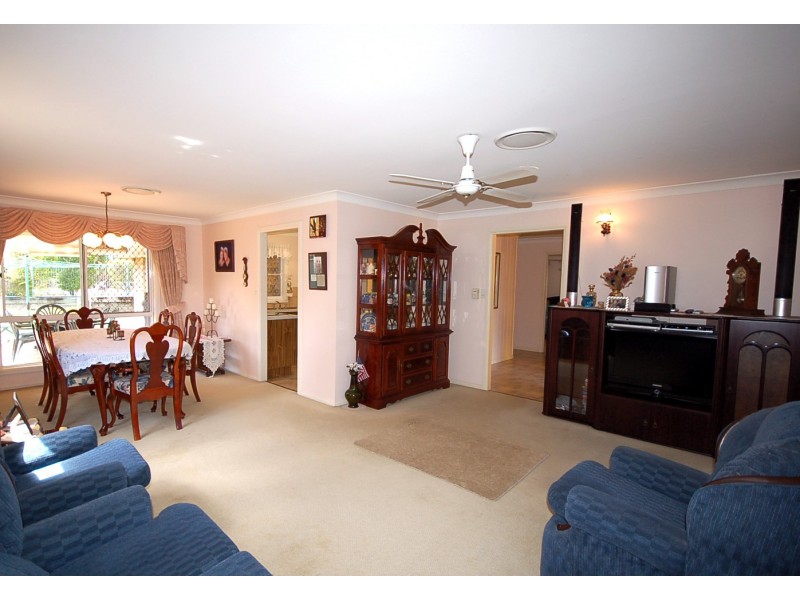 15 Voltaire Cresent, Petrie QLD 4502