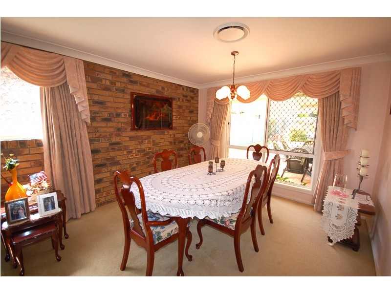 15 Voltaire Cresent, Petrie QLD 4502