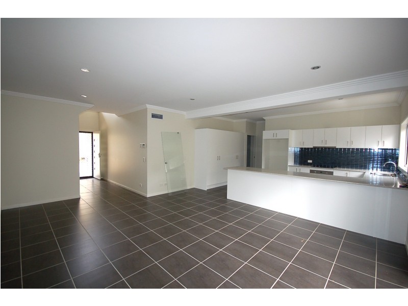 1/5 Pine Valley Drive, Joyner QLD 4500