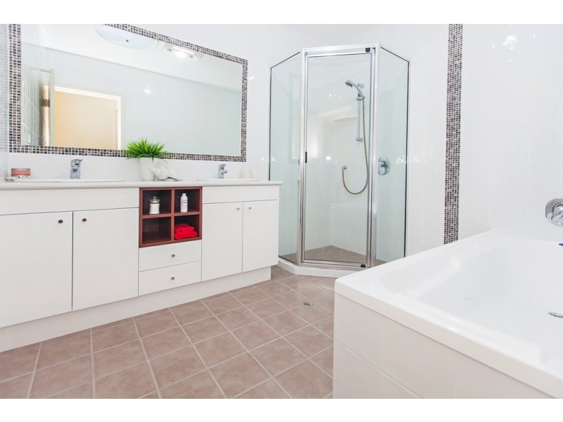 71 Whiteside Road, Whiteside QLD 4503