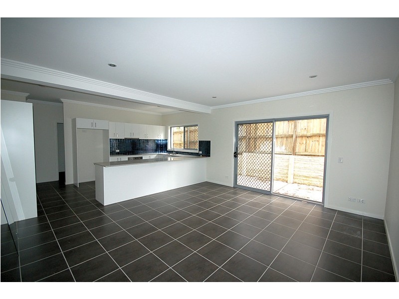 2/5 Pine Valley Drive, Joyner QLD 4500