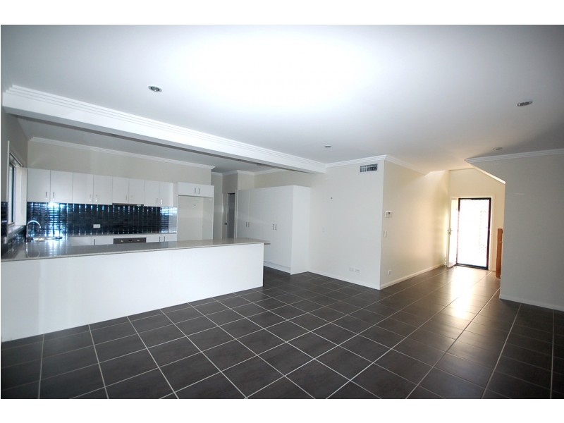 4/5 Pine Valley Drive, Joyner QLD 4500