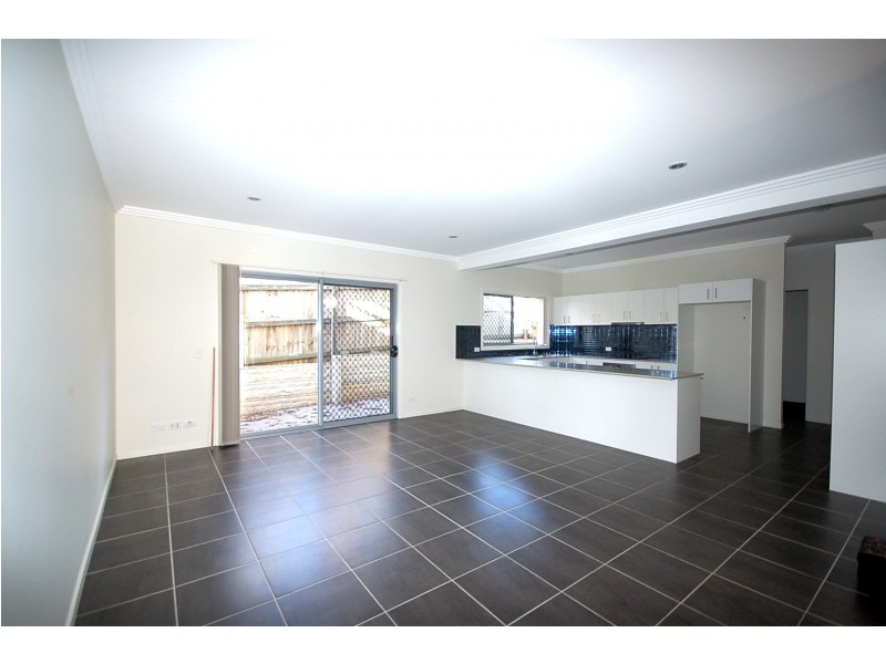 4/5 Pine Valley Drive, Joyner QLD 4500