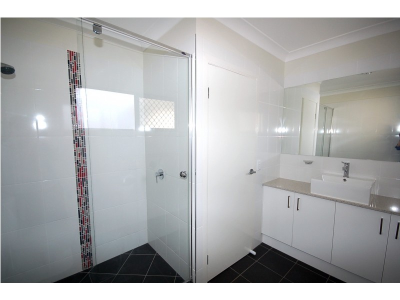 4/5 Pine Valley Drive, Joyner QLD 4500