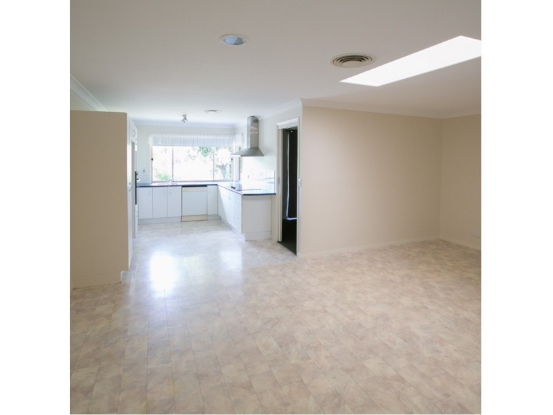 45 Vaucluse Crescent, Petrie QLD 4502