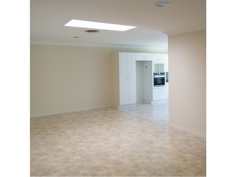 45 Vaucluse Crescent, Petrie QLD 4502