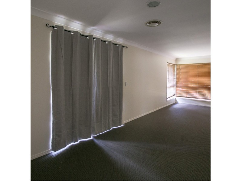 45 Vaucluse Crescent, Petrie QLD 4502