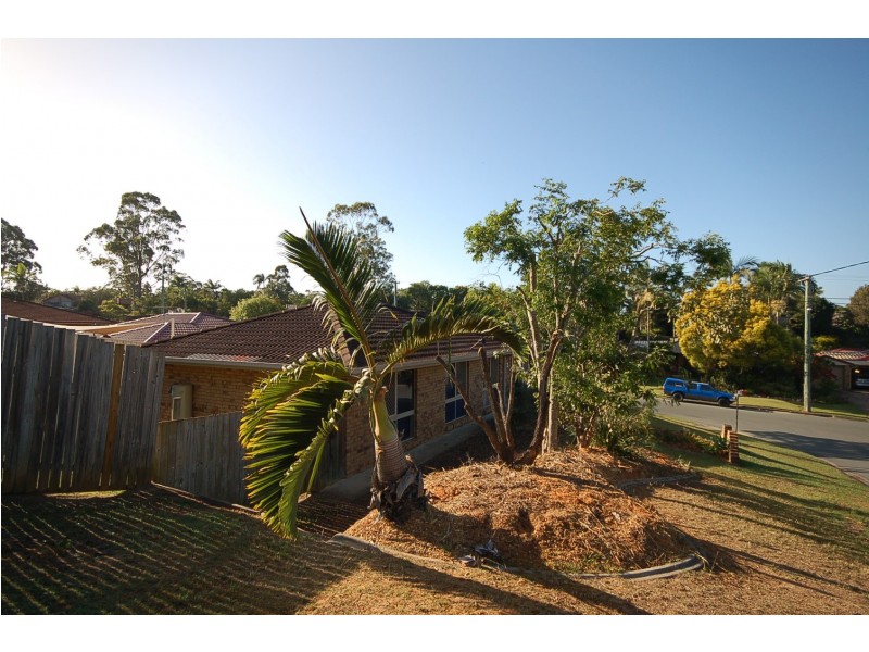 2 Connewarre Court, Petrie QLD 4502