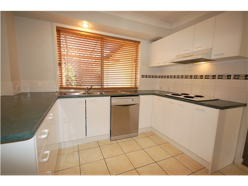 32 Kirri Avenue, Petrie QLD 4502