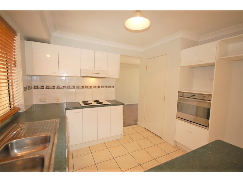 32 Kirri Avenue, Petrie QLD 4502