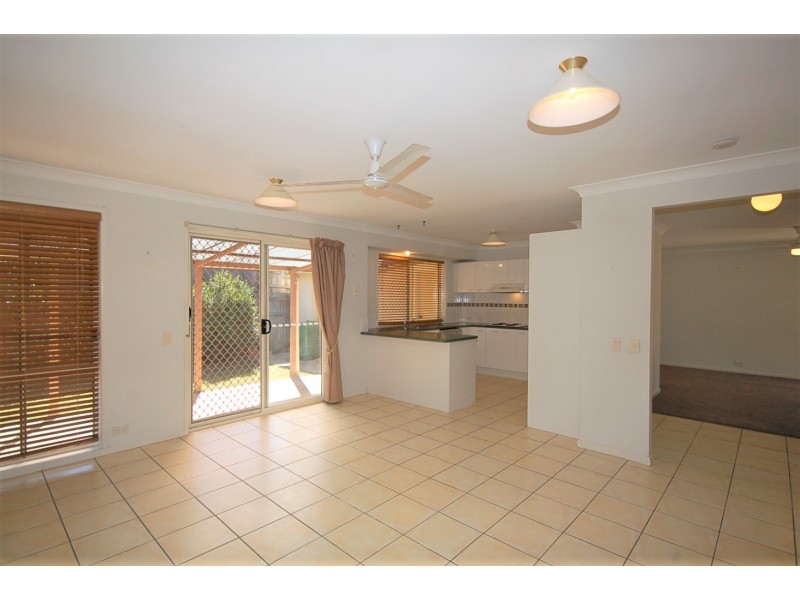 32 Kirri Avenue, Petrie QLD 4502