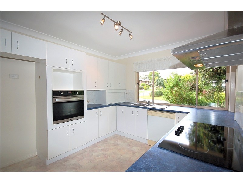 45 Vaucluse Crescent, Petrie QLD 4502