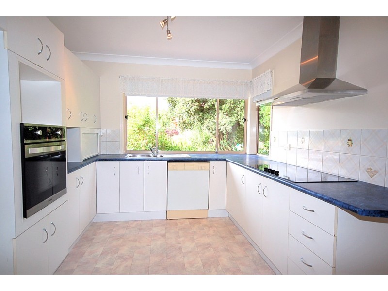 45 Vaucluse Crescent, Petrie QLD 4502
