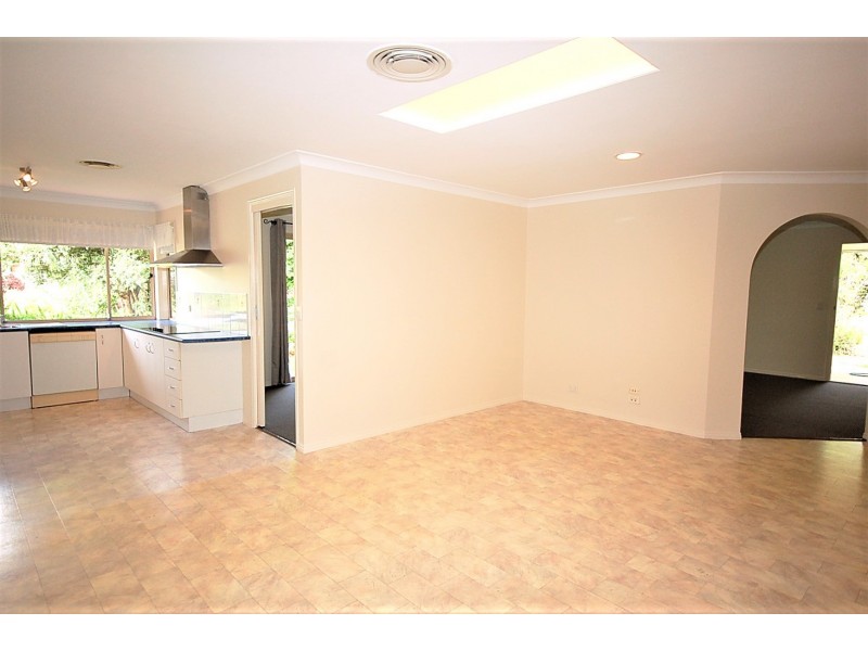 45 Vaucluse Crescent, Petrie QLD 4502